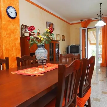 Angela Villa Torre Suda